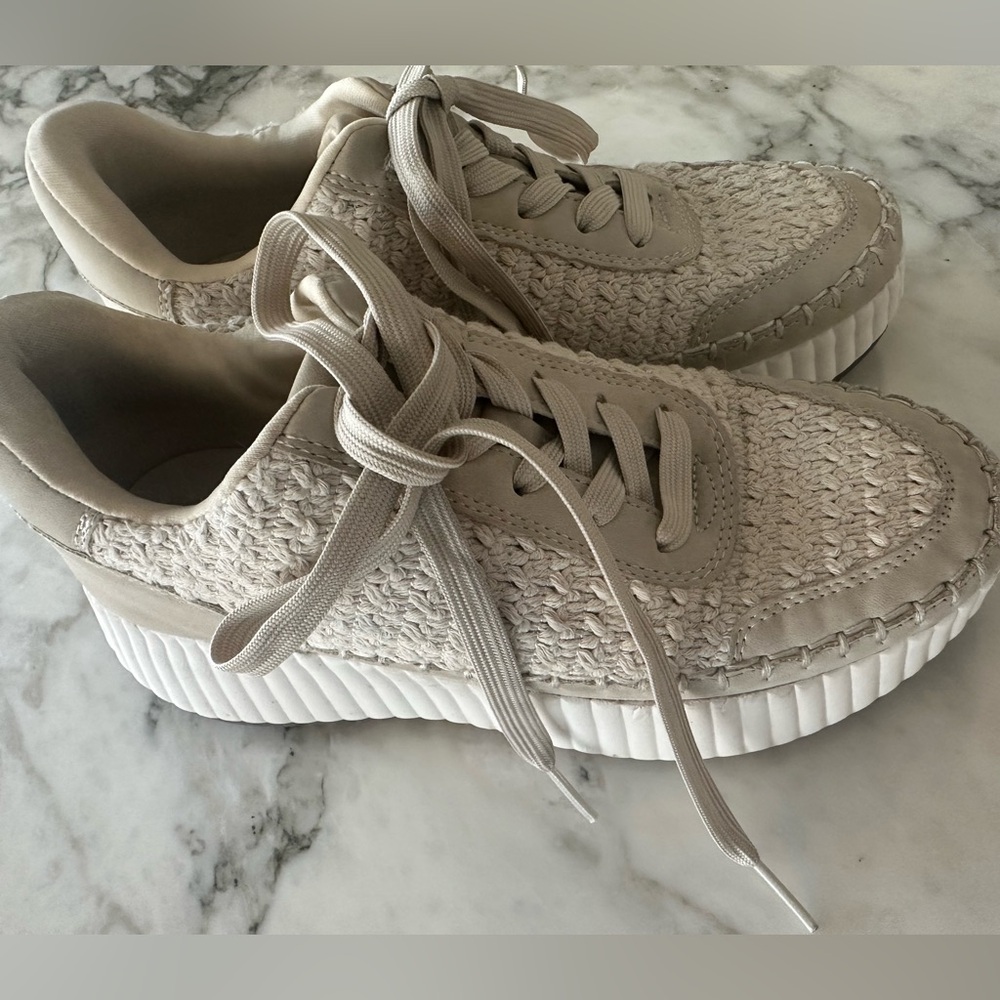 Dolce Vita Sneakers size 6